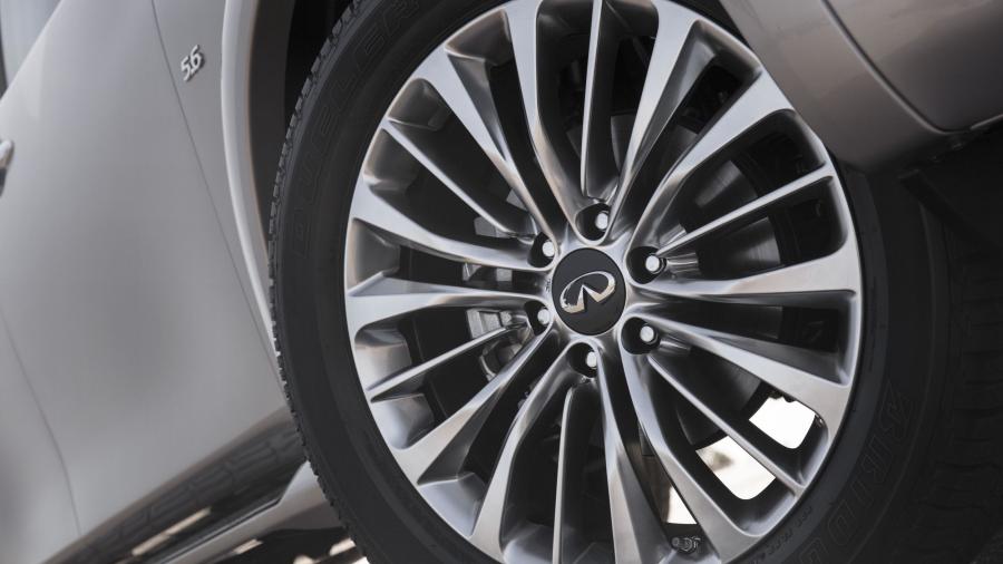 Колеса Infiniti QX80 5.6 2018 года  (фото 66 из 117)